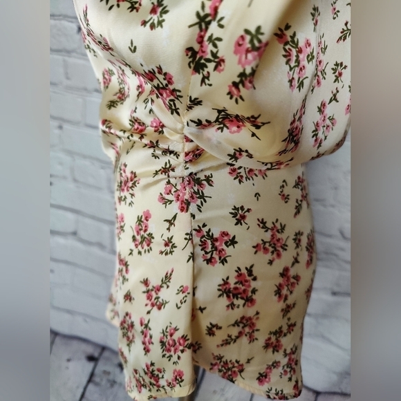 Zara Floral Satin Blouse Top Button Down Size Medium Ruched Sides Fitted - Picture 7 of 9